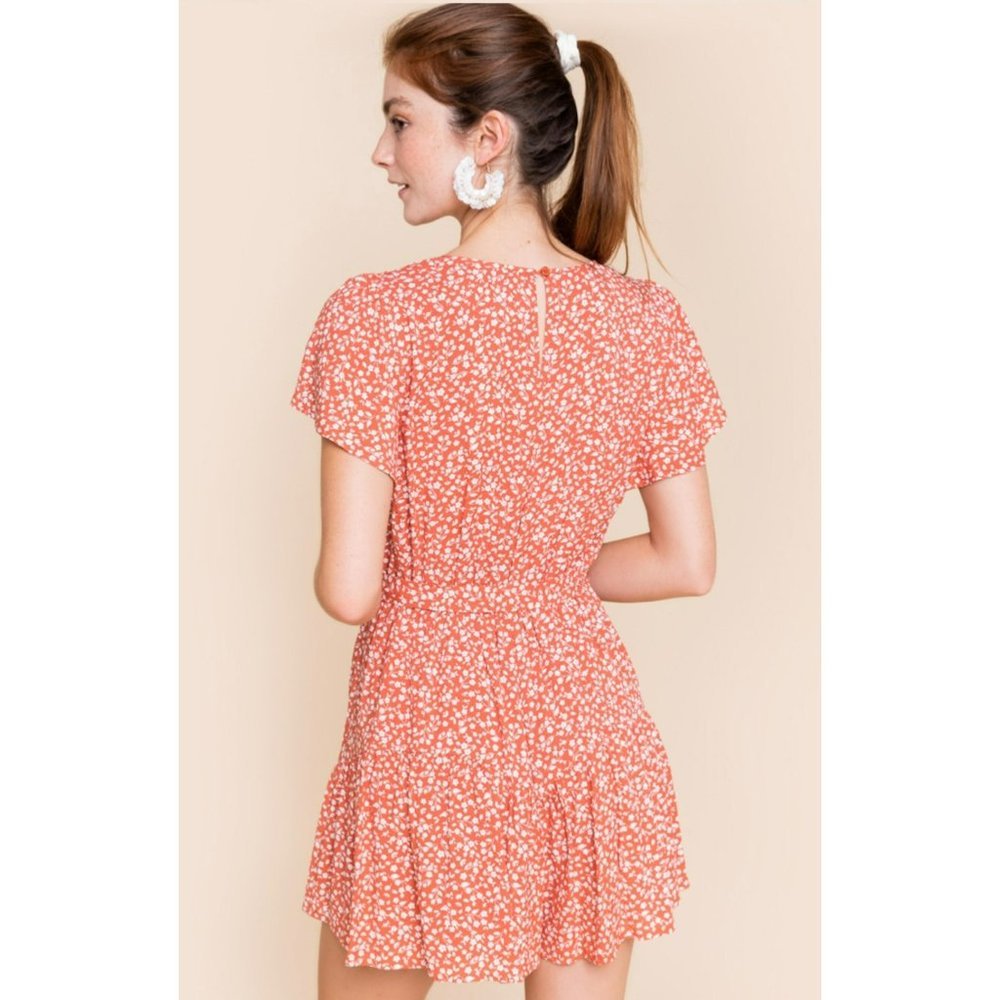 BLUE Rain Ditzy Floral Belted Waist Flutter Sleeve Romper in Coral Size Small - Picture 2 of 10